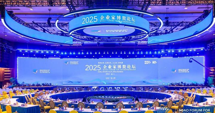 华彬集团出席2025企业家博鳌论坛战马推新品，VOSS再成指定用水