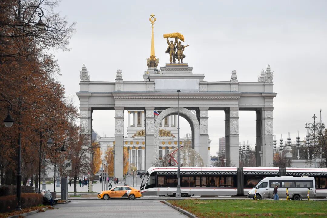 11月10日在俄罗斯首都莫斯科拍摄的国民经济成就展览馆/图源：新华社