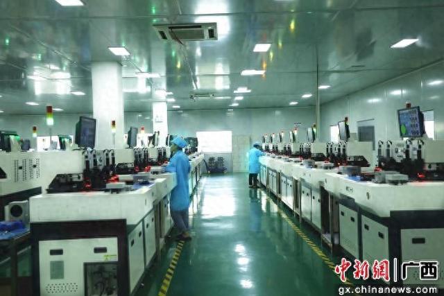 ͼΪ��������һ��ҵ���Ƽ���ҵ԰����·���������䡣�ܿ�Զ ��