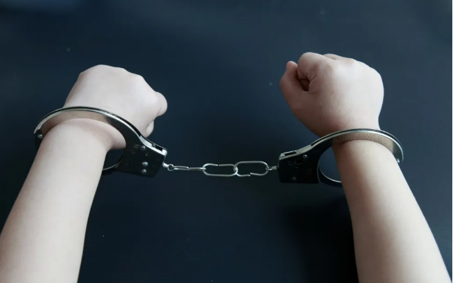 ▲近年来，未成年人犯罪呈团伙化、低龄化、流动化趋势。图/IC photo