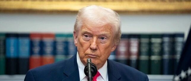 特朗普被曝当场转交电话：你们跟他说