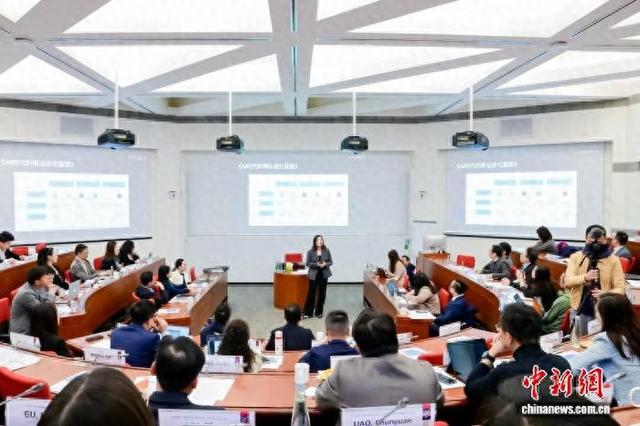12日，中欧国际工商学院首发AI智能体课程。 中欧供图