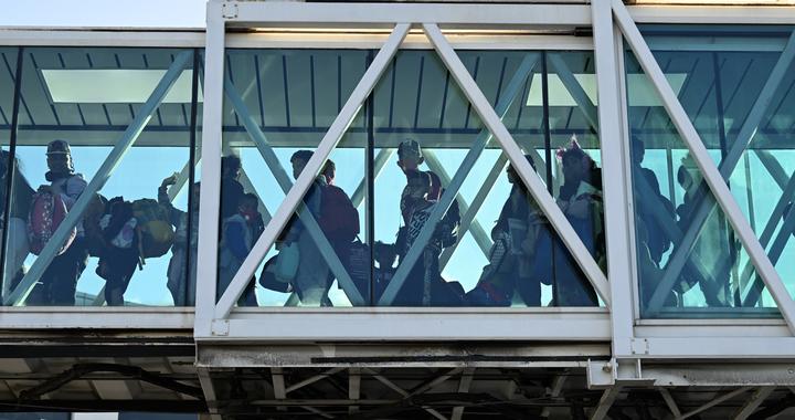 美国政府单方面叫停，委内瑞拉遣返移民航班再次中断