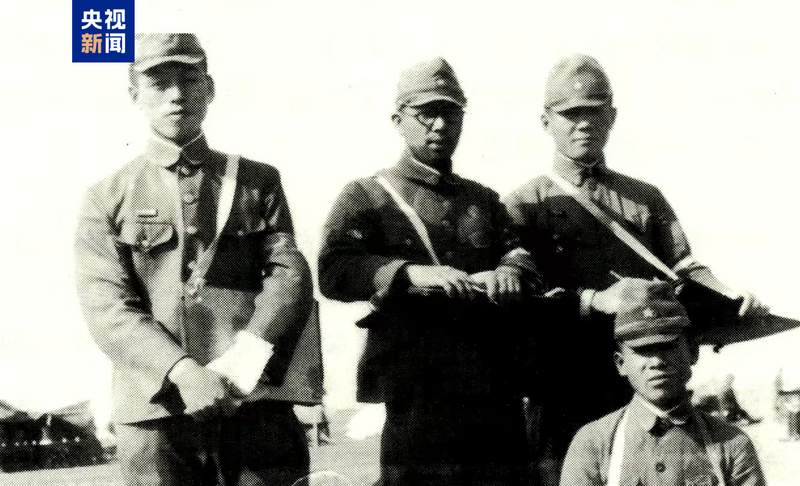 △七三一部队记录员正在记录野外实验数据（图片由侵华日军第七三一部队罪证陈列馆提供）