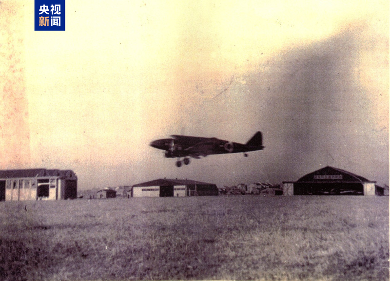 △七三一部队飞机在南京一六四四部队的飞机场上空飞行（图片由侵华日军第七三一部队罪证陈列馆提供）