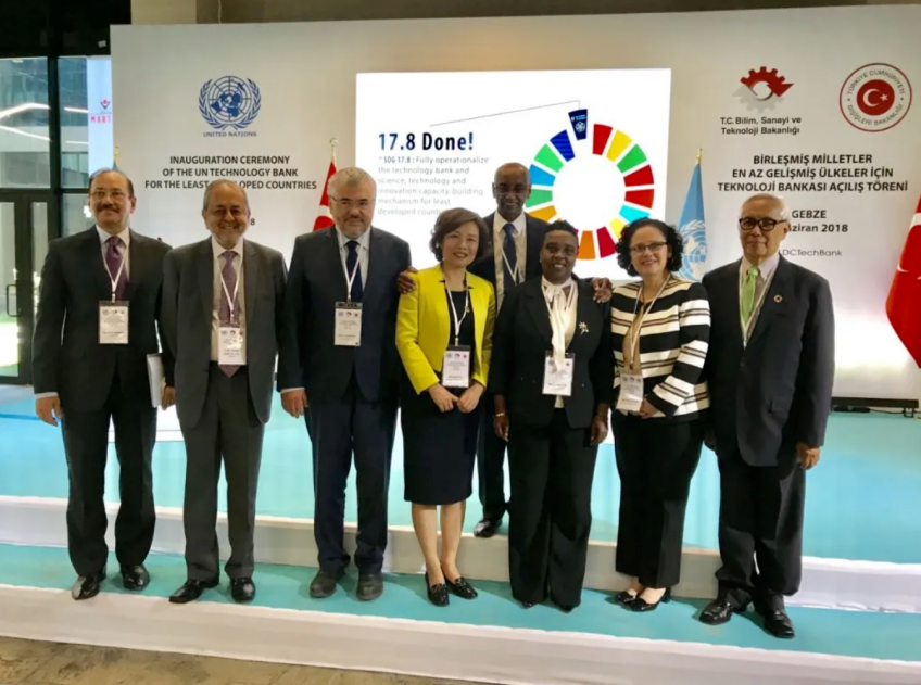 2018年联合国技术银行成立庆典，傅晓岚由联合国秘书长亲自聘任为联合国“技术银行”理事会理事