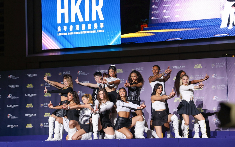 国际偶像团体Now United在现场进行精彩演出。