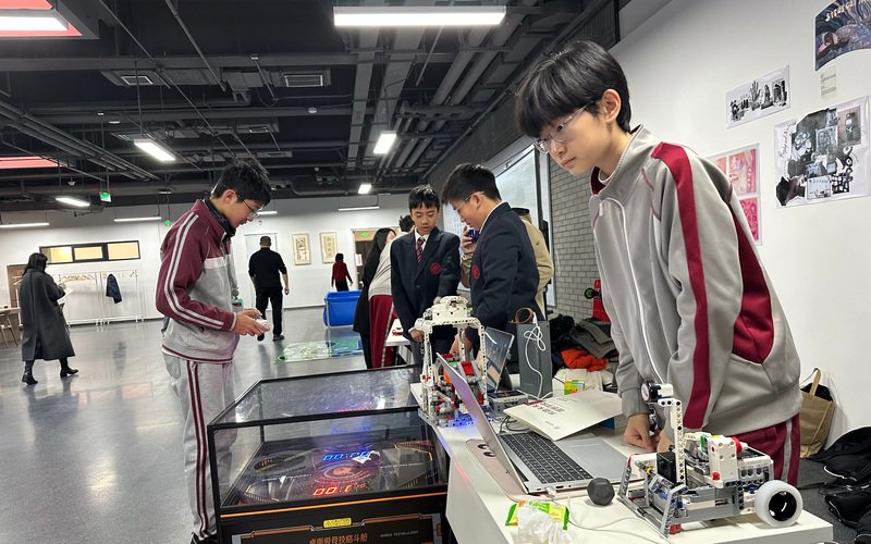 学生们现场展示自己的科技作品。 新京报记者刘洋 摄