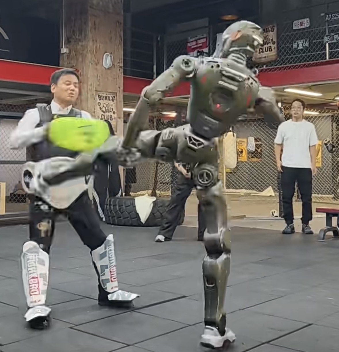 机器人安全“千疮百孔”？黑客一小时攻破，失控可能挥拳伤人