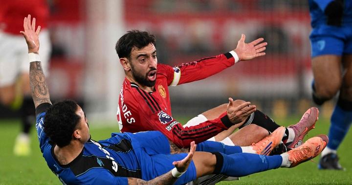 体坛联播｜曼联互捅局4比4战平伯恩茅斯，罗马小胜黑马科莫