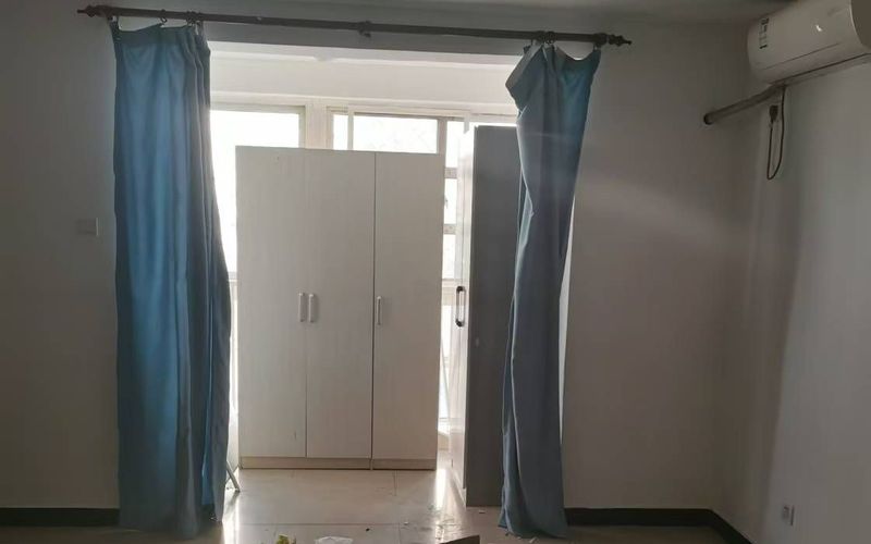 客厅隔断已拆除。受访者供图