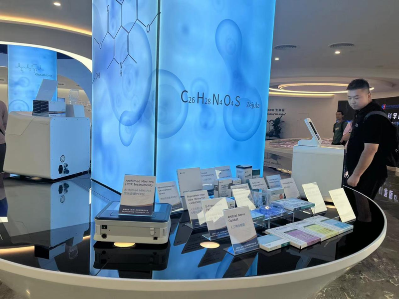 中关村生命科学园展厅内，陈列着多款创新医疗器械。 新京报贝壳财经记者丁爽 摄