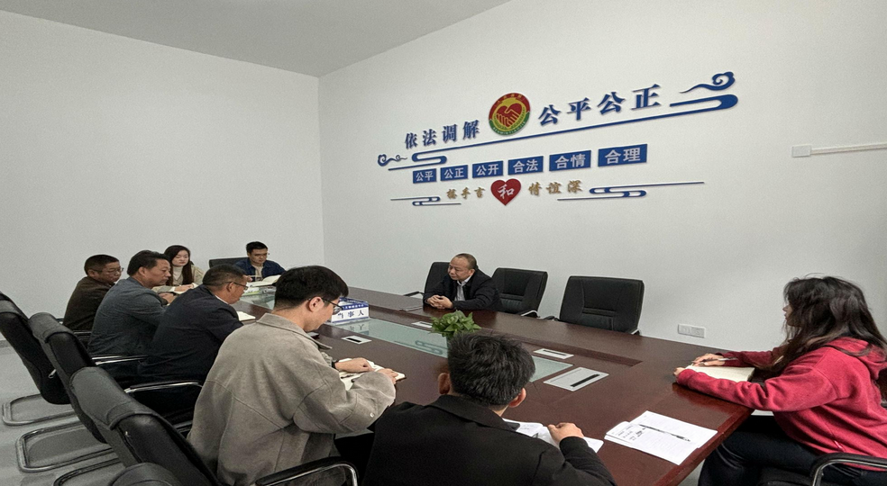 2025年10月27日，大王镇综治中心组织召开月度风险研判会议