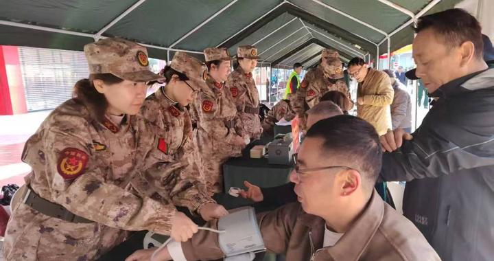 传承“好八连”精神，上海南京路女子民兵连成立五周年