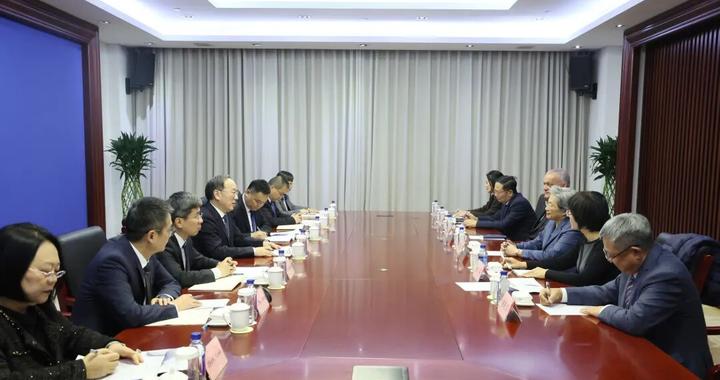 工信部部长李乐成会见苏姿丰