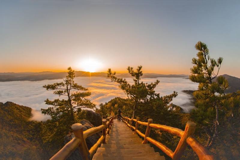 金祖峰景区的云海日出。伊春市文旅局供图