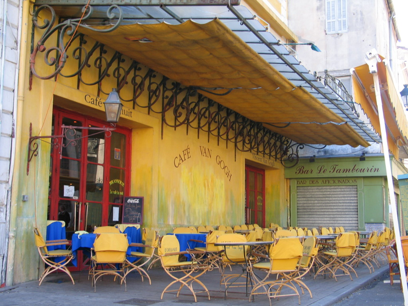 梵高作品《夜间的露天咖啡座》原址。陈映芳 摄于2004年1月