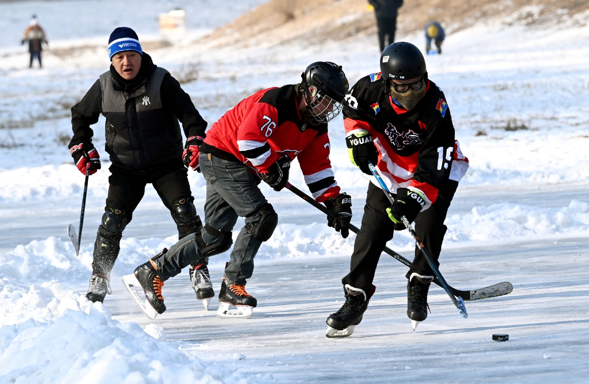 一张券、一趟车、一座城：Z世代被什么“拽”到雪场