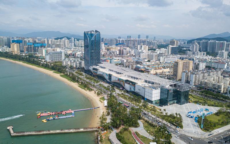 ▲海南自贸港重点园区——三亚中央商务区（2025年11月1日摄，无人机照片）。图/新华社