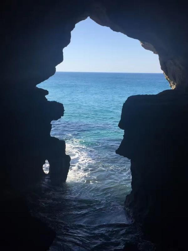 从位于丹吉尔的非洲洞望向大西洋