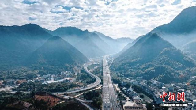 瑞苍高速高楼互通。浙江交通集团 供图