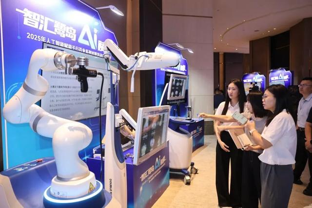 人工智能赋能千行百业系列对接活动为城市发展注入新动能。记者 唐光峰 摄