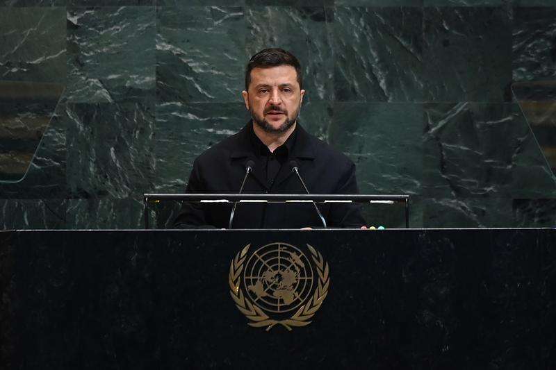 9月24日，在位于纽约的联合国总部，乌克兰总统泽连斯基在第80届联合国大会一般性辩论上发言。新华社记者李睿摄