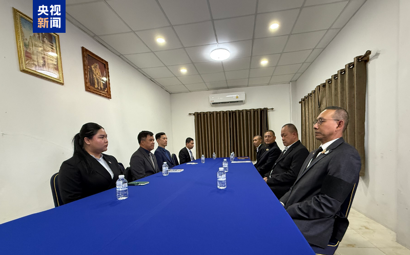 △柬埔寨代表团（左）和泰国代表团（右）