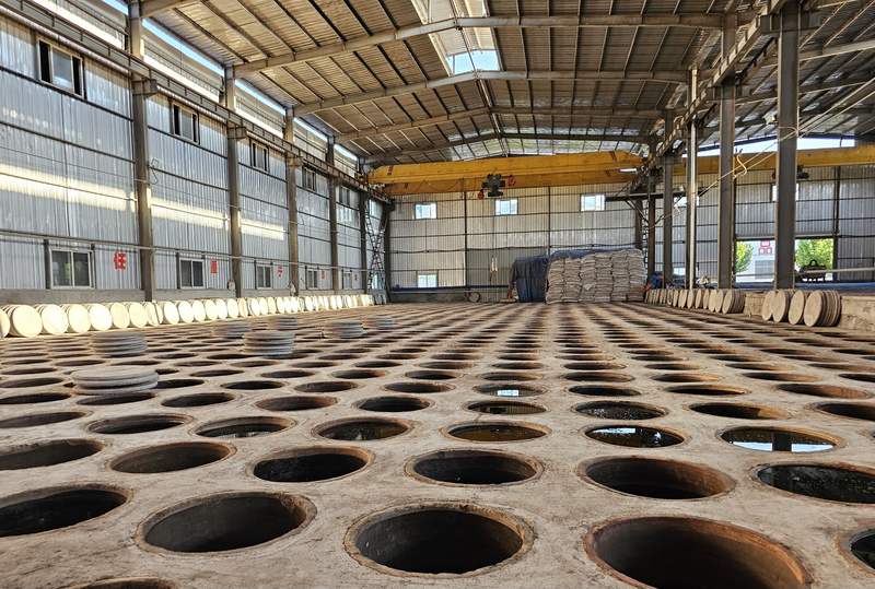 汾河王酒业地缸发酵车间。石新杰摄