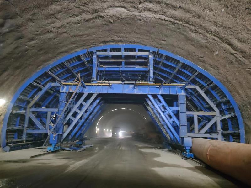 文水钢模在隧道施工中的应用。受访者供图