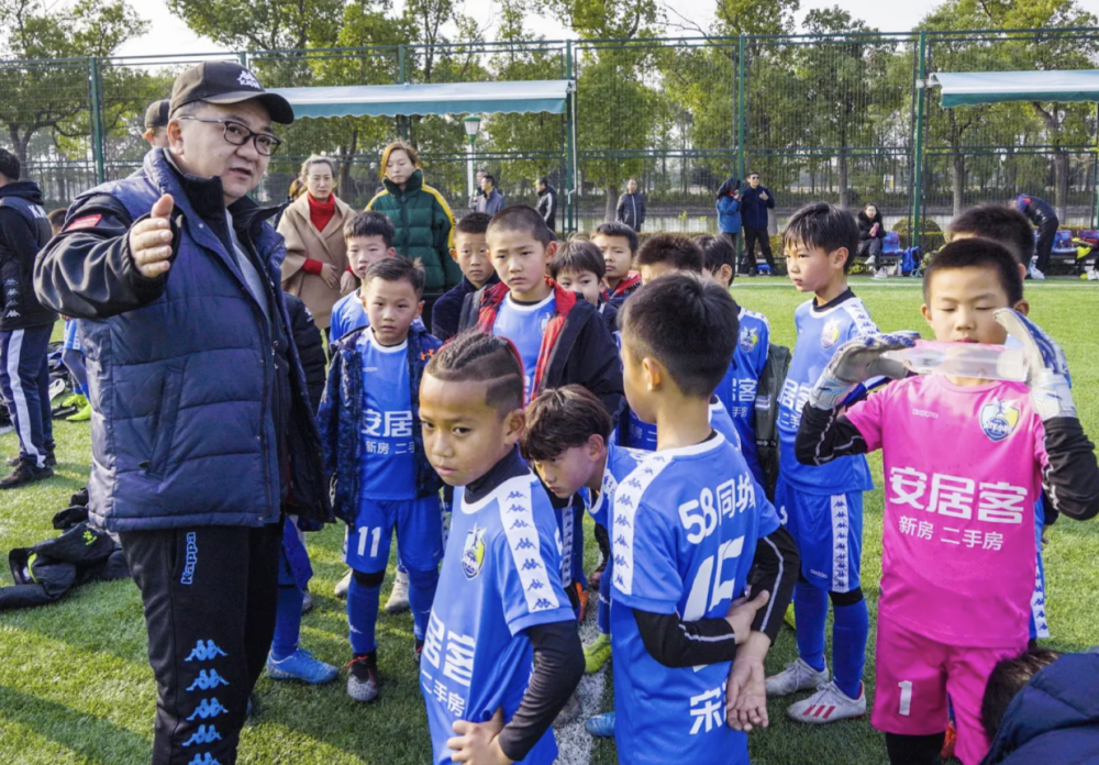 Dong Lu a tenu des propos durs : le jeune footballeur dont le nom de famille n’est pas Dong est prêt à céder un centime à quelqu’un qui a plus de ressources – Sina