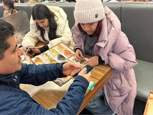 Amy一家扫码点餐