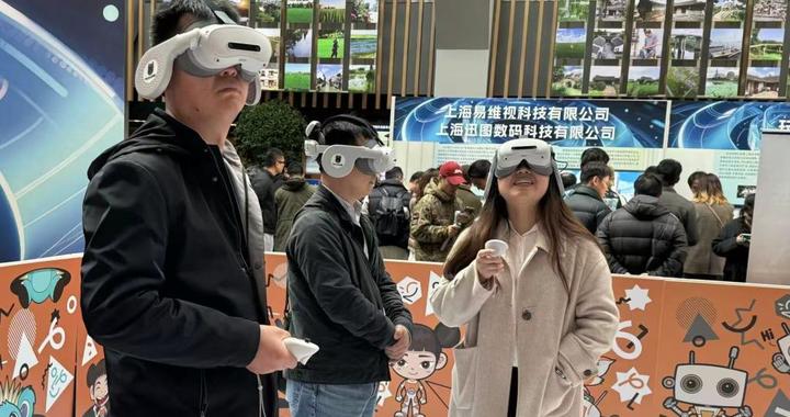 智能眼镜发令枪已打响：跑对方向比抢跑更重要