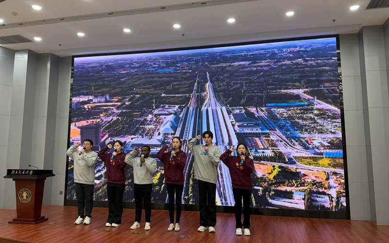 中外学子共同念出心中誓言。 新京报记者刘洋 摄