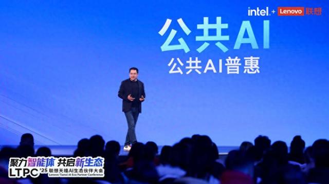 阿木现场演讲。主办方供图