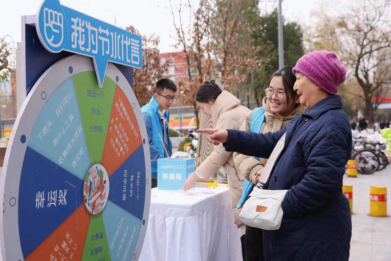市民参加节水活动，珍惜水资源。受访者供图