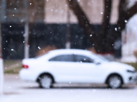 汽车弹了安全气囊还能不能继续用