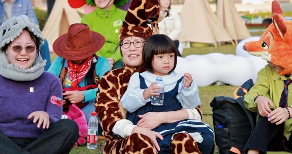 一场由公益发起的“变装共读”，激活阅读公共价值