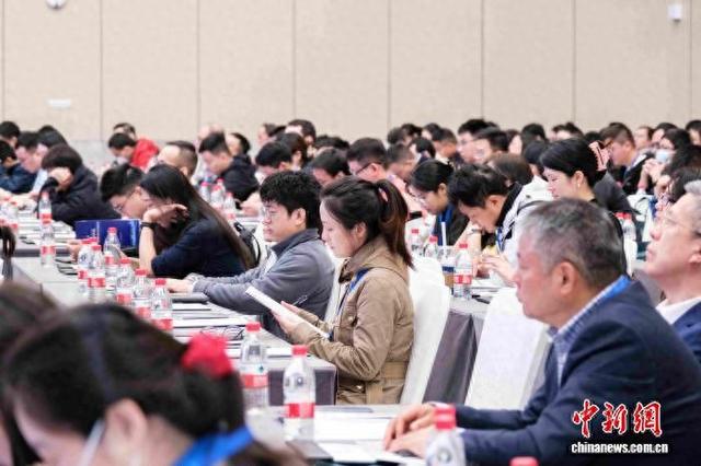 12月28日，中山大学在深圳举行第十六届国际青年学者论坛。王书菲 摄