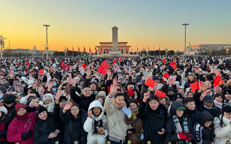 2026年1月1日，共有4.6万名市民游客在天安门广场观看升国旗仪式。新京报记者 王贵彬 摄