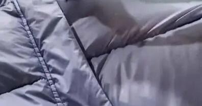 “退货羽绒服口袋现机票”，买家遭网暴，多方回应