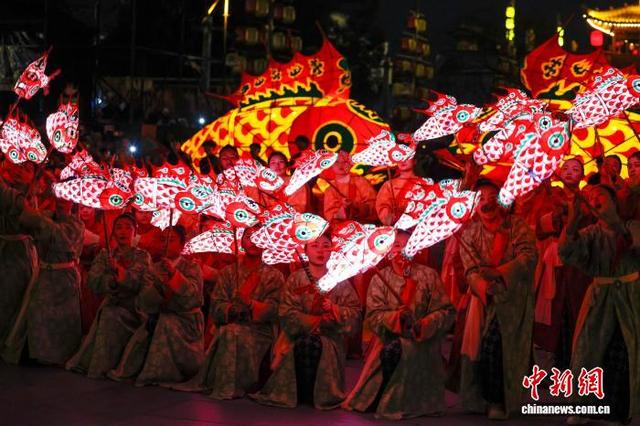 歙县元旦亮鱼灯 “大鱼徽州”引客来_新浪财经_新浪网
