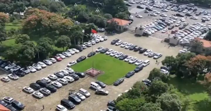 元旦多地机关单位再次开放停车场，不仅仅是“宠客”