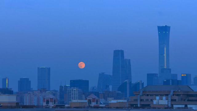 冬月十五，宜赏月！这轮圆月，是挂在天上的冬夜暖灯北京市高源白雪北京日报王建忠手机新浪网 