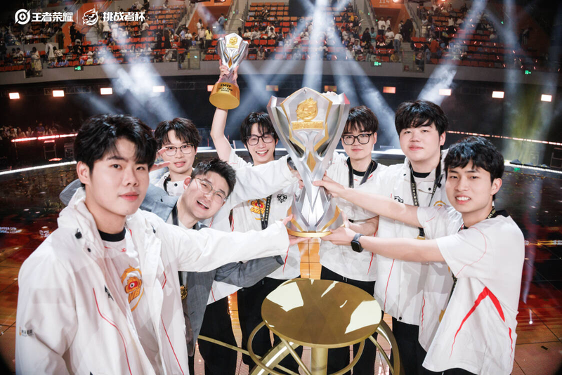 北京WB捧杯现场。