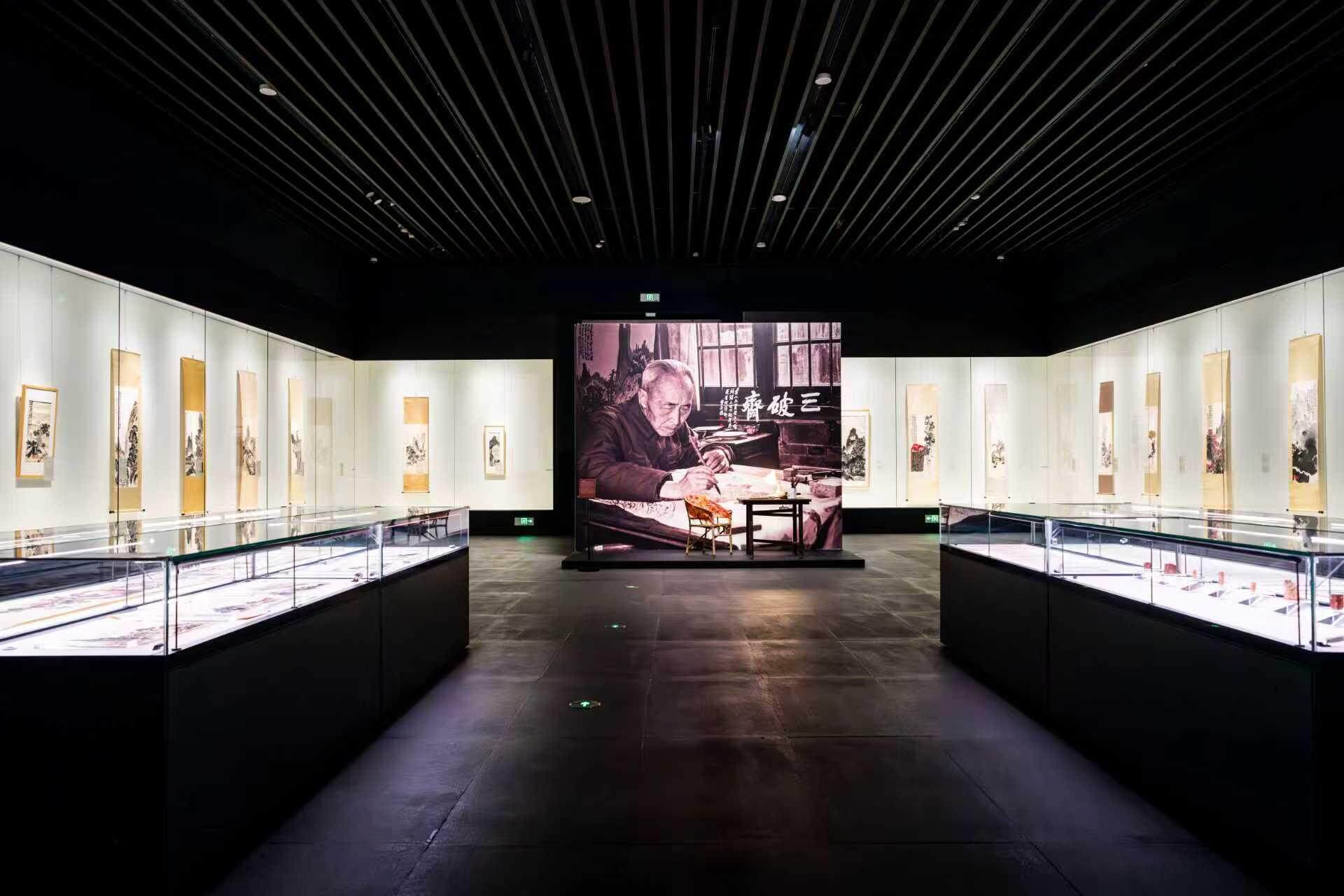 【视频】诗书画“三绝”！“大文人画家”陶博吾诗书画艺术展亮相深圳美术馆|书法|深圳市|广东省|展览_新浪新闻