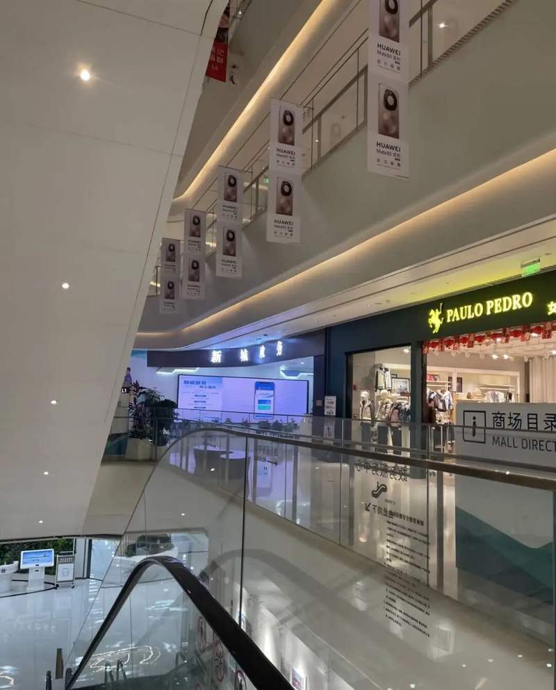 ▲近日，有西安网友发帖称，其在西安市新城区一家商场内看到政务大厅。图/极目新闻