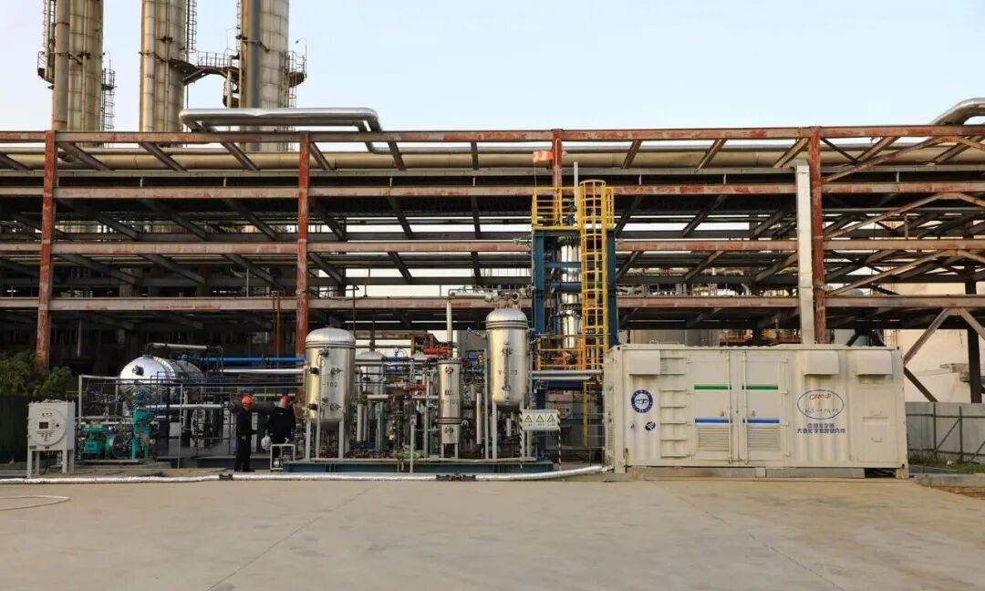 离场电催化全分解硫化氢制氢和硫磺工业示范装置。图片来源：中国科学院大连化学物理研究所