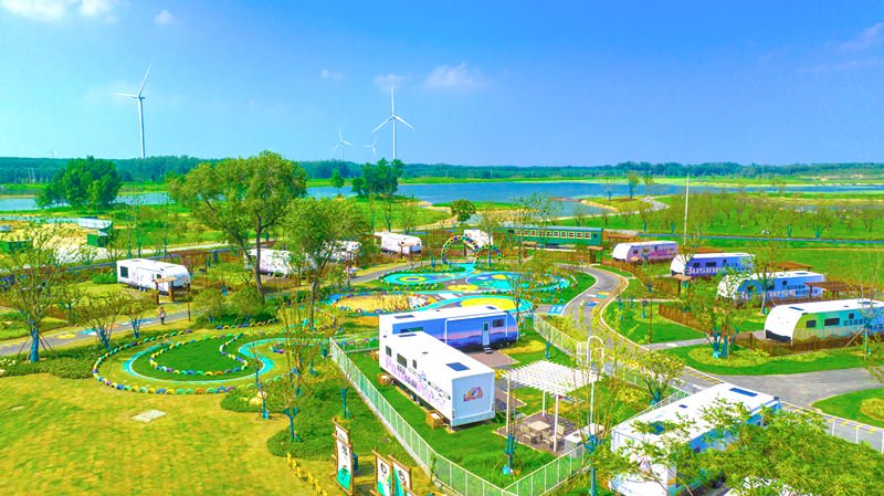 朱海休闲运动小镇内的SU·海梦田房车营地。 受访者供图