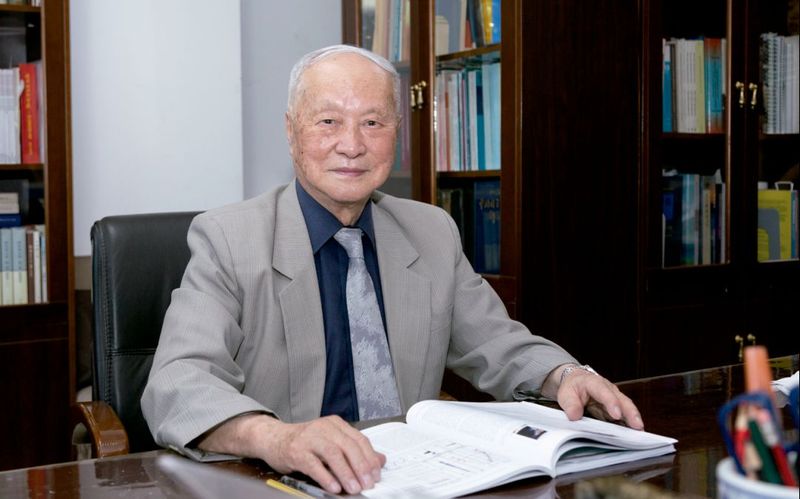 滕吉文在进行日常工作。首都文明办供图